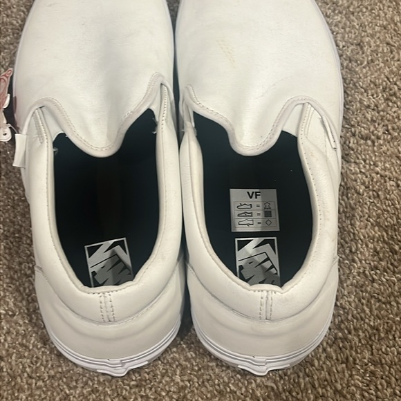 Vans Men’s size 13 Never worn but few spots and cracks in color due to storage - Picture 4 of 8